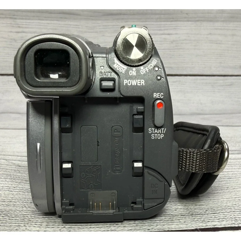 Sony Handycam DCR-HC28 Digital Video Camera Carl Zeiss‎ 20x For Parts or Repair